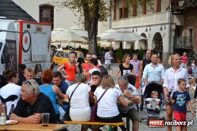 Zdjęcie w galerii na portalu naszraciborz.pl: Około siedem tysięcy osób stołowało się w sobotę na zamku wiadomości z regionu