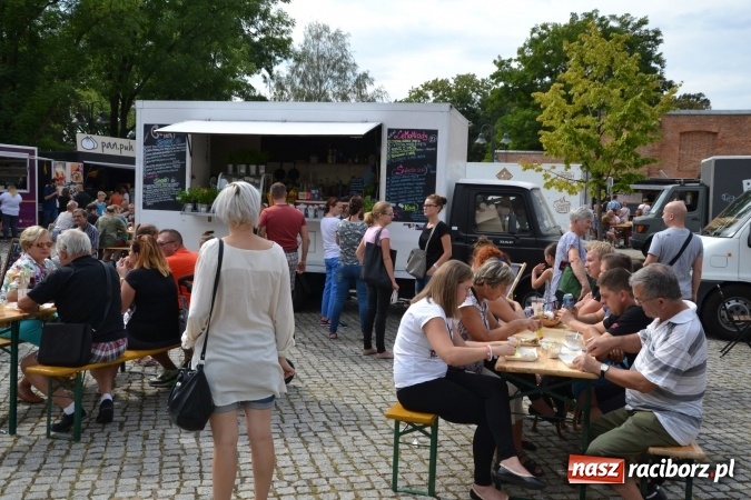 Zdjęcie w galerii na portalu naszraciborz.pl: Około siedem tysięcy osób stołowało się w sobotę na zamku wiadomości z regionu