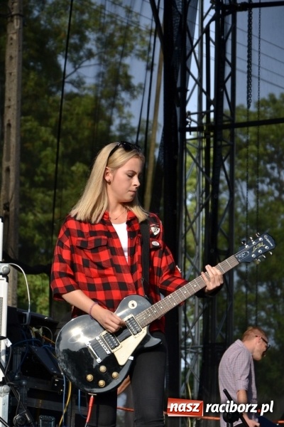 Zdjęcie w galerii na portalu naszraciborz.pl: Mocne muzyczne pożegnanie wakacji w Tworkowie. Zagrał TABU  wiadomości z regionu