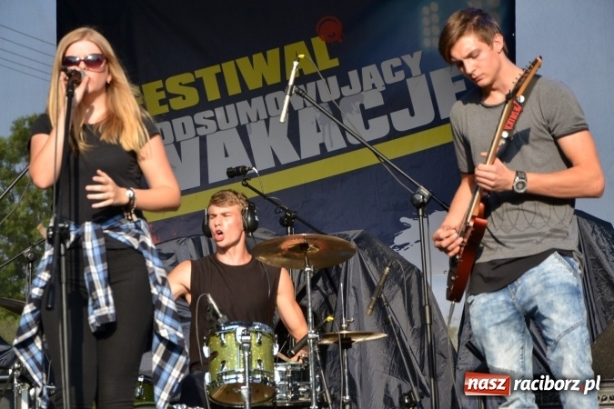 Zdjęcie w galerii na portalu naszraciborz.pl: Mocne muzyczne pożegnanie wakacji w Tworkowie. Zagrał TABU  wiadomości z regionu