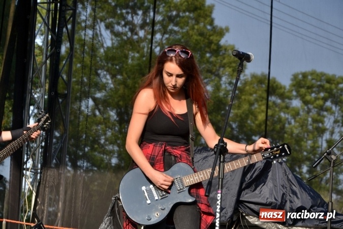 Zdjęcie w galerii na portalu naszraciborz.pl: Mocne muzyczne pożegnanie wakacji w Tworkowie. Zagrał TABU  wiadomości z regionu