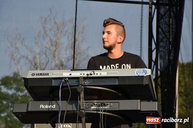 Zdjęcie w galerii na portalu naszraciborz.pl: Mocne muzyczne pożegnanie wakacji w Tworkowie. Zagrał TABU  wiadomości z regionu