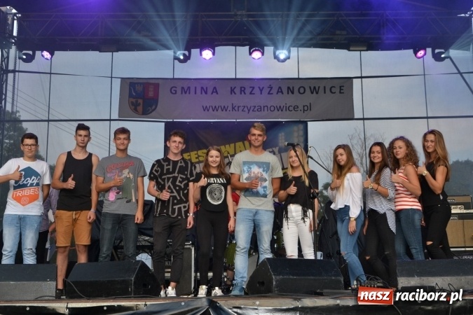 Zdjęcie w galerii na portalu naszraciborz.pl: Mocne muzyczne pożegnanie wakacji w Tworkowie. Zagrał TABU  wiadomości z regionu