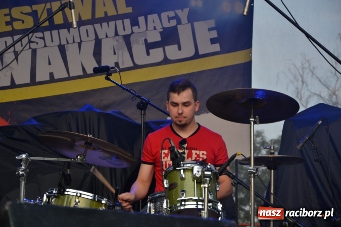 Zdjęcie w galerii na portalu naszraciborz.pl: Mocne muzyczne pożegnanie wakacji w Tworkowie. Zagrał TABU  wiadomości z regionu