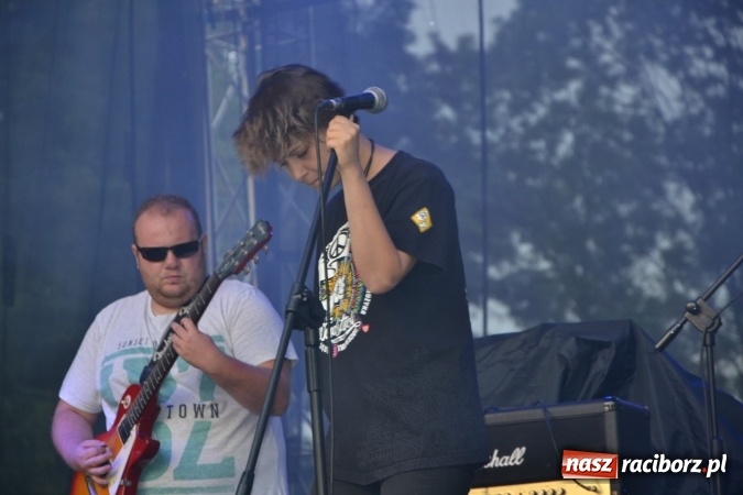 Zdjęcie w galerii na portalu naszraciborz.pl: Mocne muzyczne pożegnanie wakacji w Tworkowie. Zagrał TABU  wiadomości z regionu