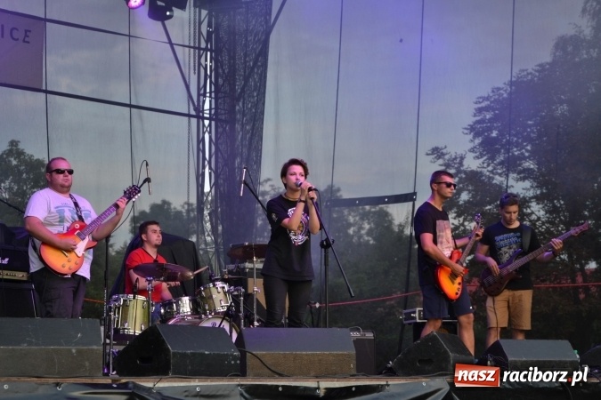 Zdjęcie w galerii na portalu naszraciborz.pl: Mocne muzyczne pożegnanie wakacji w Tworkowie. Zagrał TABU  wiadomości z regionu