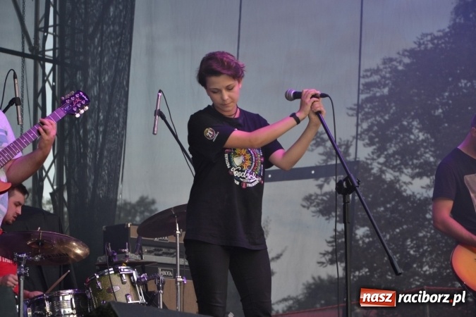Zdjęcie w galerii na portalu naszraciborz.pl: Mocne muzyczne pożegnanie wakacji w Tworkowie. Zagrał TABU  wiadomości z regionu