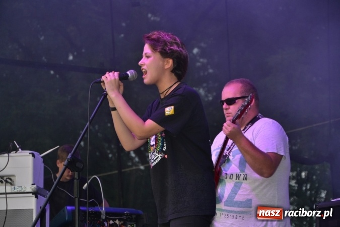 Zdjęcie w galerii na portalu naszraciborz.pl: Mocne muzyczne pożegnanie wakacji w Tworkowie. Zagrał TABU  wiadomości z regionu