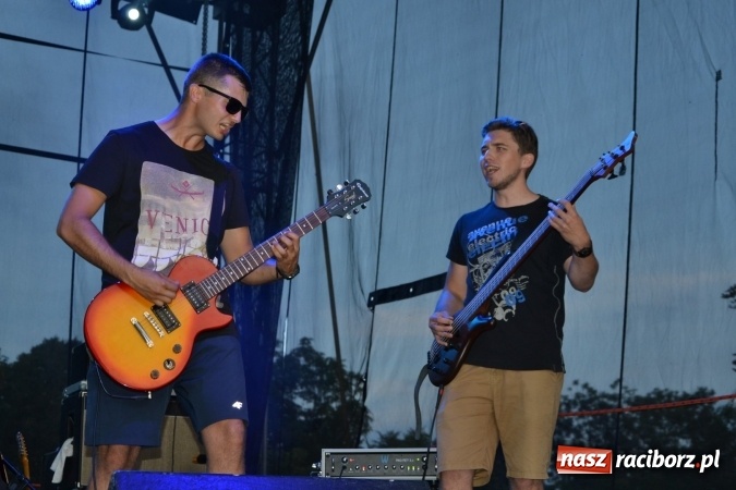 Zdjęcie w galerii na portalu naszraciborz.pl: Mocne muzyczne pożegnanie wakacji w Tworkowie. Zagrał TABU  wiadomości z regionu