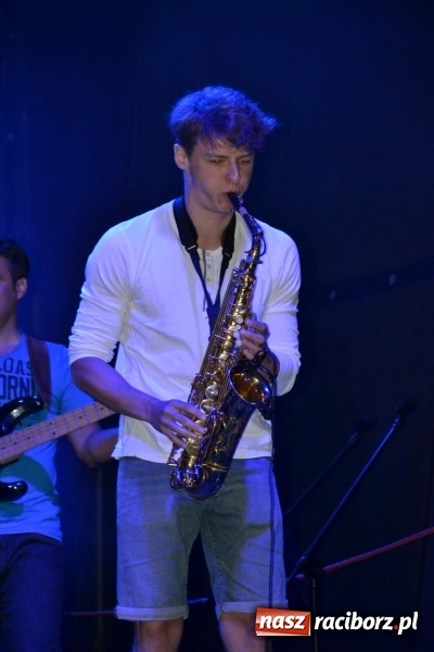 Zdjęcie w galerii na portalu naszraciborz.pl: Mocne muzyczne pożegnanie wakacji w Tworkowie. Zagrał TABU  wiadomości z regionu