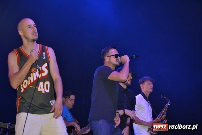 Zdjęcie w galerii na portalu naszraciborz.pl: Mocne muzyczne pożegnanie wakacji w Tworkowie. Zagrał TABU  wiadomości z regionu