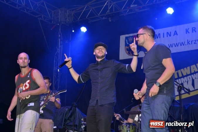 Zdjęcie w galerii na portalu naszraciborz.pl: Mocne muzyczne pożegnanie wakacji w Tworkowie. Zagrał TABU  wiadomości z regionu