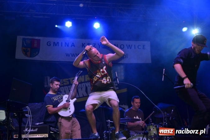 Zdjęcie w galerii na portalu naszraciborz.pl: Mocne muzyczne pożegnanie wakacji w Tworkowie. Zagrał TABU  wiadomości z regionu