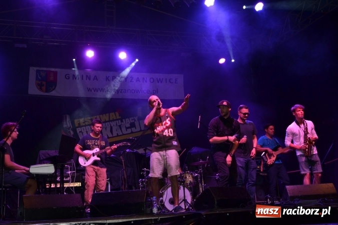 Zdjęcie w galerii na portalu naszraciborz.pl: Mocne muzyczne pożegnanie wakacji w Tworkowie. Zagrał TABU  wiadomości z regionu