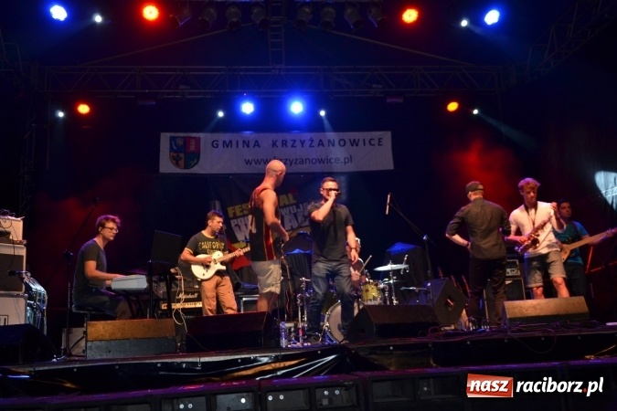 Zdjęcie w galerii na portalu naszraciborz.pl: Mocne muzyczne pożegnanie wakacji w Tworkowie. Zagrał TABU  wiadomości z regionu
