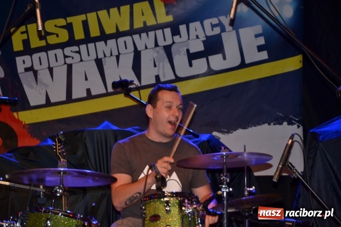 Zdjęcie w galerii na portalu naszraciborz.pl: Mocne muzyczne pożegnanie wakacji w Tworkowie. Zagrał TABU  wiadomości z regionu