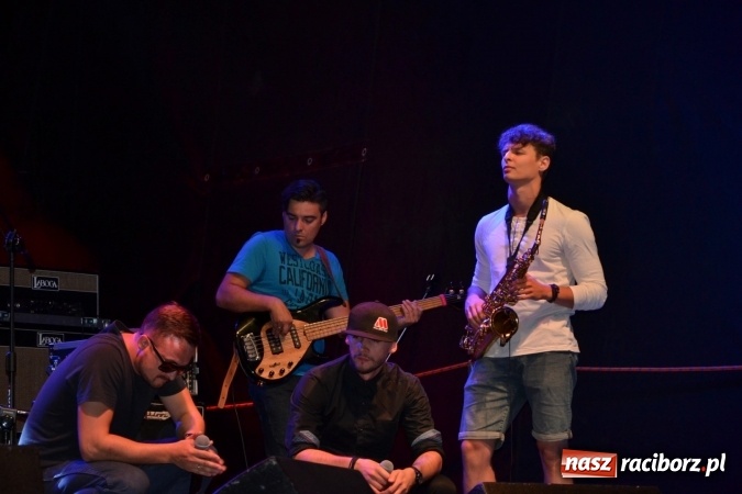 Zdjęcie w galerii na portalu naszraciborz.pl: Mocne muzyczne pożegnanie wakacji w Tworkowie. Zagrał TABU  wiadomości z regionu