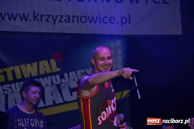 Zdjęcie w galerii na portalu naszraciborz.pl: Mocne muzyczne pożegnanie wakacji w Tworkowie. Zagrał TABU  wiadomości z regionu