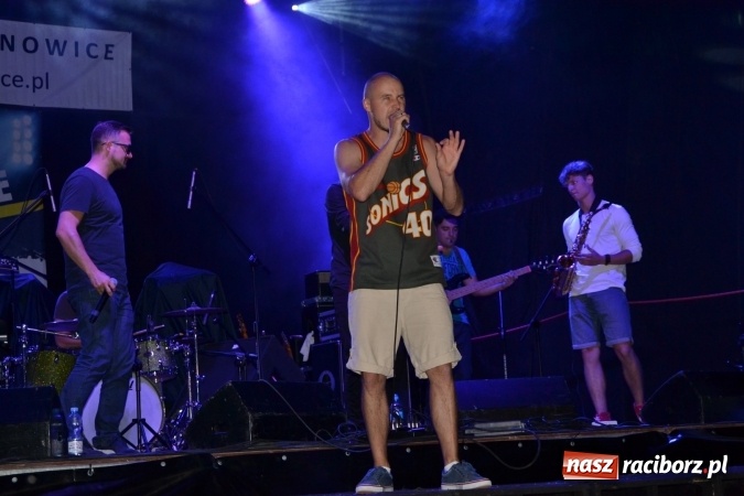 Zdjęcie w galerii na portalu naszraciborz.pl: Mocne muzyczne pożegnanie wakacji w Tworkowie. Zagrał TABU  wiadomości z regionu