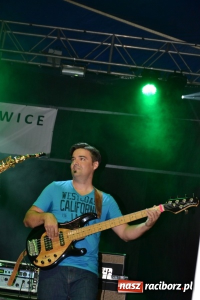 Zdjęcie w galerii na portalu naszraciborz.pl: Mocne muzyczne pożegnanie wakacji w Tworkowie. Zagrał TABU  wiadomości z regionu