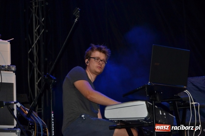 Zdjęcie w galerii na portalu naszraciborz.pl: Mocne muzyczne pożegnanie wakacji w Tworkowie. Zagrał TABU  wiadomości z regionu