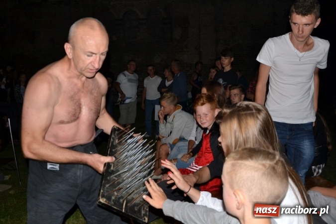 Zdjęcie w galerii na portalu naszraciborz.pl: Mocne muzyczne pożegnanie wakacji w Tworkowie. Zagrał TABU  wiadomości z regionu