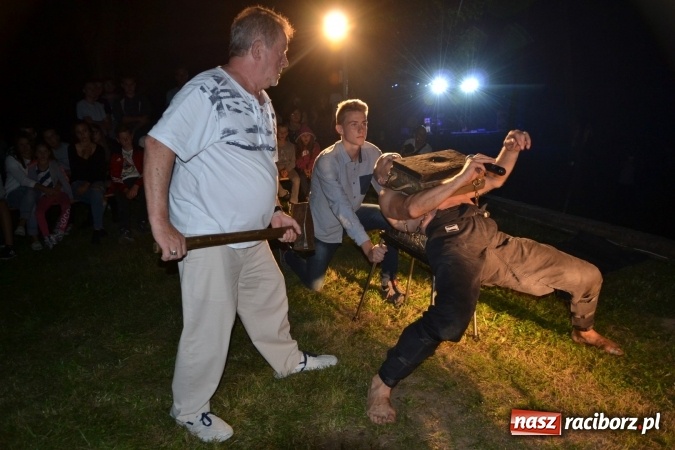 Zdjęcie w galerii na portalu naszraciborz.pl: Mocne muzyczne pożegnanie wakacji w Tworkowie. Zagrał TABU  wiadomości z regionu