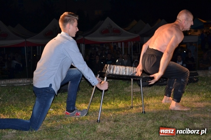 Zdjęcie w galerii na portalu naszraciborz.pl: Mocne muzyczne pożegnanie wakacji w Tworkowie. Zagrał TABU  wiadomości z regionu