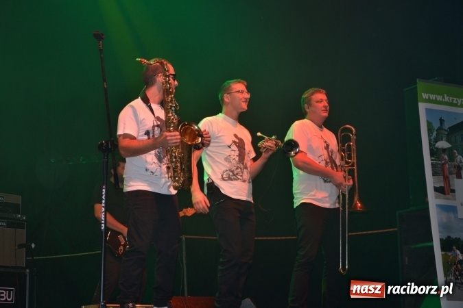 Zdjęcie w galerii na portalu naszraciborz.pl: Mocne muzyczne pożegnanie wakacji w Tworkowie. Zagrał TABU  wiadomości z regionu