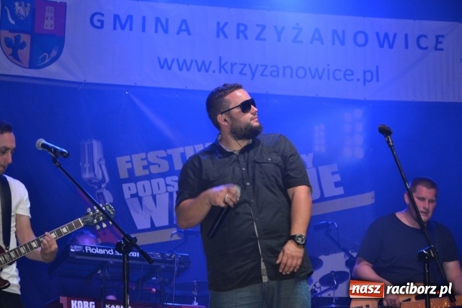 Zdjęcie w galerii na portalu naszraciborz.pl: Mocne muzyczne pożegnanie wakacji w Tworkowie. Zagrał TABU  wiadomości z regionu