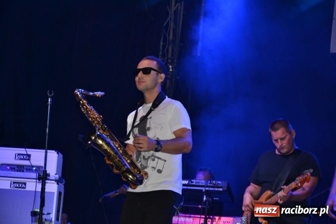 Zdjęcie w galerii na portalu naszraciborz.pl: Mocne muzyczne pożegnanie wakacji w Tworkowie. Zagrał TABU  wiadomości z regionu