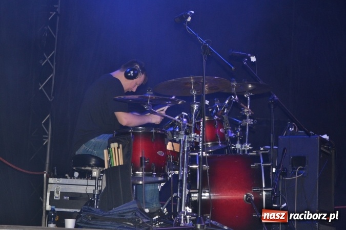 Zdjęcie w galerii na portalu naszraciborz.pl: Mocne muzyczne pożegnanie wakacji w Tworkowie. Zagrał TABU  wiadomości z regionu