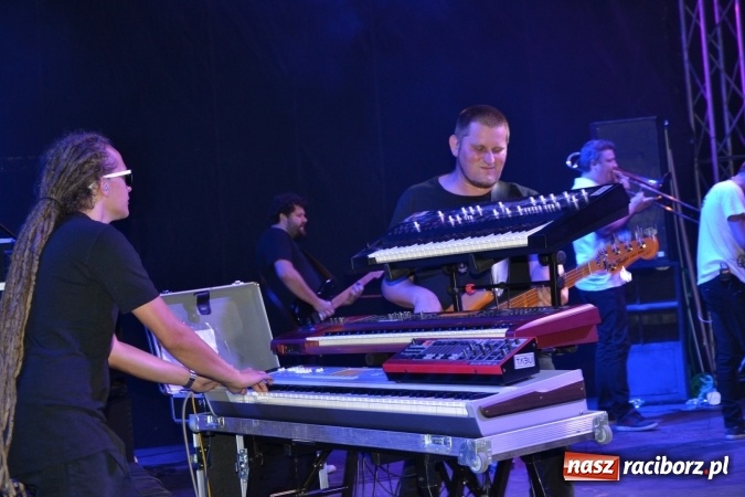 Zdjęcie w galerii na portalu naszraciborz.pl: Mocne muzyczne pożegnanie wakacji w Tworkowie. Zagrał TABU  wiadomości z regionu