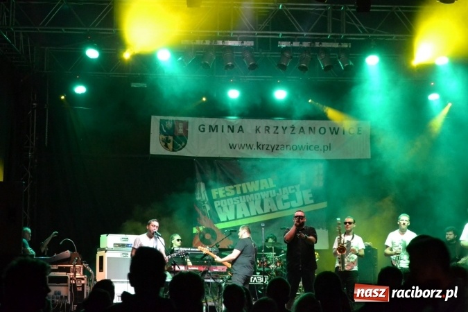 Zdjęcie w galerii na portalu naszraciborz.pl: Mocne muzyczne pożegnanie wakacji w Tworkowie. Zagrał TABU  wiadomości z regionu