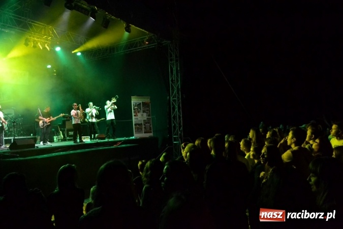 Zdjęcie w galerii na portalu naszraciborz.pl: Mocne muzyczne pożegnanie wakacji w Tworkowie. Zagrał TABU  wiadomości z regionu