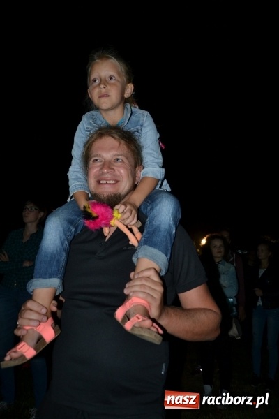 Zdjęcie w galerii na portalu naszraciborz.pl: Mocne muzyczne pożegnanie wakacji w Tworkowie. Zagrał TABU  wiadomości z regionu