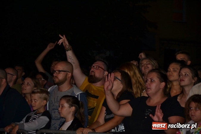 Zdjęcie w galerii na portalu naszraciborz.pl: Mocne muzyczne pożegnanie wakacji w Tworkowie. Zagrał TABU  wiadomości z regionu
