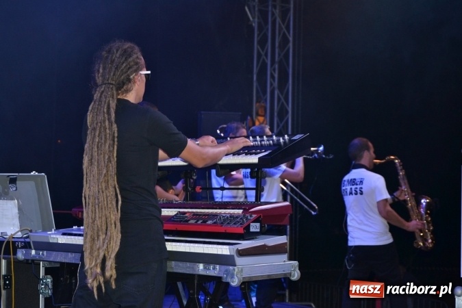 Zdjęcie w galerii na portalu naszraciborz.pl: Mocne muzyczne pożegnanie wakacji w Tworkowie. Zagrał TABU  wiadomości z regionu