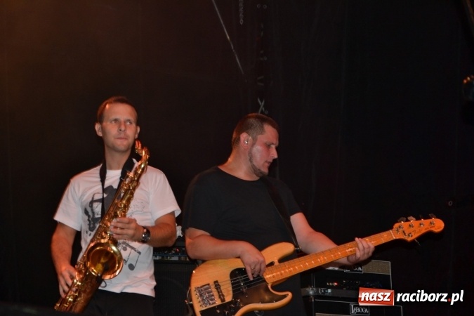 Zdjęcie w galerii na portalu naszraciborz.pl: Mocne muzyczne pożegnanie wakacji w Tworkowie. Zagrał TABU  wiadomości z regionu