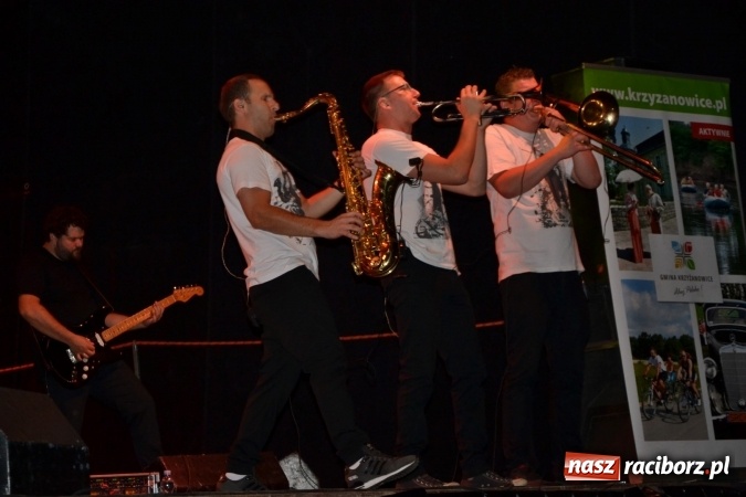 Zdjęcie w galerii na portalu naszraciborz.pl: Mocne muzyczne pożegnanie wakacji w Tworkowie. Zagrał TABU  wiadomości z regionu