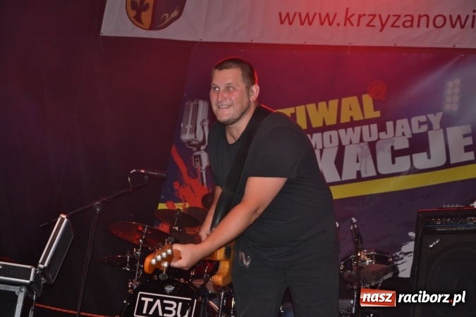 Zdjęcie w galerii na portalu naszraciborz.pl: Mocne muzyczne pożegnanie wakacji w Tworkowie. Zagrał TABU  wiadomości z regionu