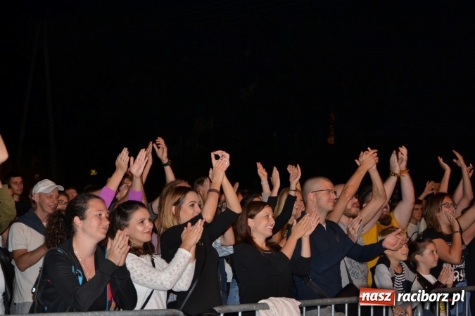 Zdjęcie w galerii na portalu naszraciborz.pl: Mocne muzyczne pożegnanie wakacji w Tworkowie. Zagrał TABU  wiadomości z regionu