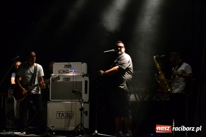 Zdjęcie w galerii na portalu naszraciborz.pl: Mocne muzyczne pożegnanie wakacji w Tworkowie. Zagrał TABU  wiadomości z regionu