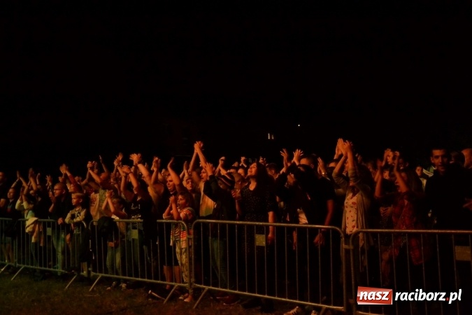 Zdjęcie w galerii na portalu naszraciborz.pl: Mocne muzyczne pożegnanie wakacji w Tworkowie. Zagrał TABU  wiadomości z regionu