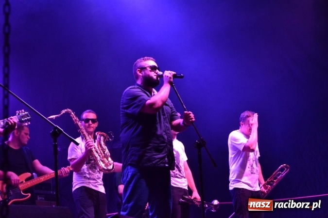 Zdjęcie w galerii na portalu naszraciborz.pl: Mocne muzyczne pożegnanie wakacji w Tworkowie. Zagrał TABU  wiadomości z regionu