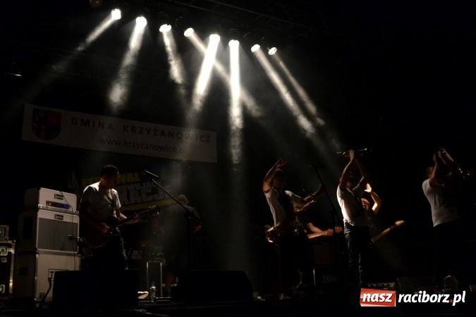 Zdjęcie w galerii na portalu naszraciborz.pl: Mocne muzyczne pożegnanie wakacji w Tworkowie. Zagrał TABU  wiadomości z regionu