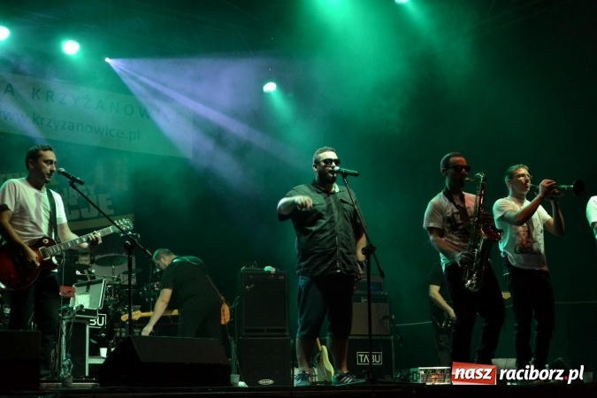 Zdjęcie w galerii na portalu naszraciborz.pl: Mocne muzyczne pożegnanie wakacji w Tworkowie. Zagrał TABU  wiadomości z regionu