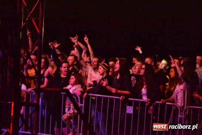 Zdjęcie w galerii na portalu naszraciborz.pl: Mocne muzyczne pożegnanie wakacji w Tworkowie. Zagrał TABU  wiadomości z regionu
