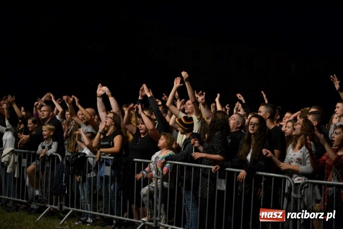 Zdjęcie w galerii na portalu naszraciborz.pl: Mocne muzyczne pożegnanie wakacji w Tworkowie. Zagrał TABU  wiadomości z regionu