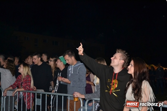 Zdjęcie w galerii na portalu naszraciborz.pl: Mocne muzyczne pożegnanie wakacji w Tworkowie. Zagrał TABU  wiadomości z regionu